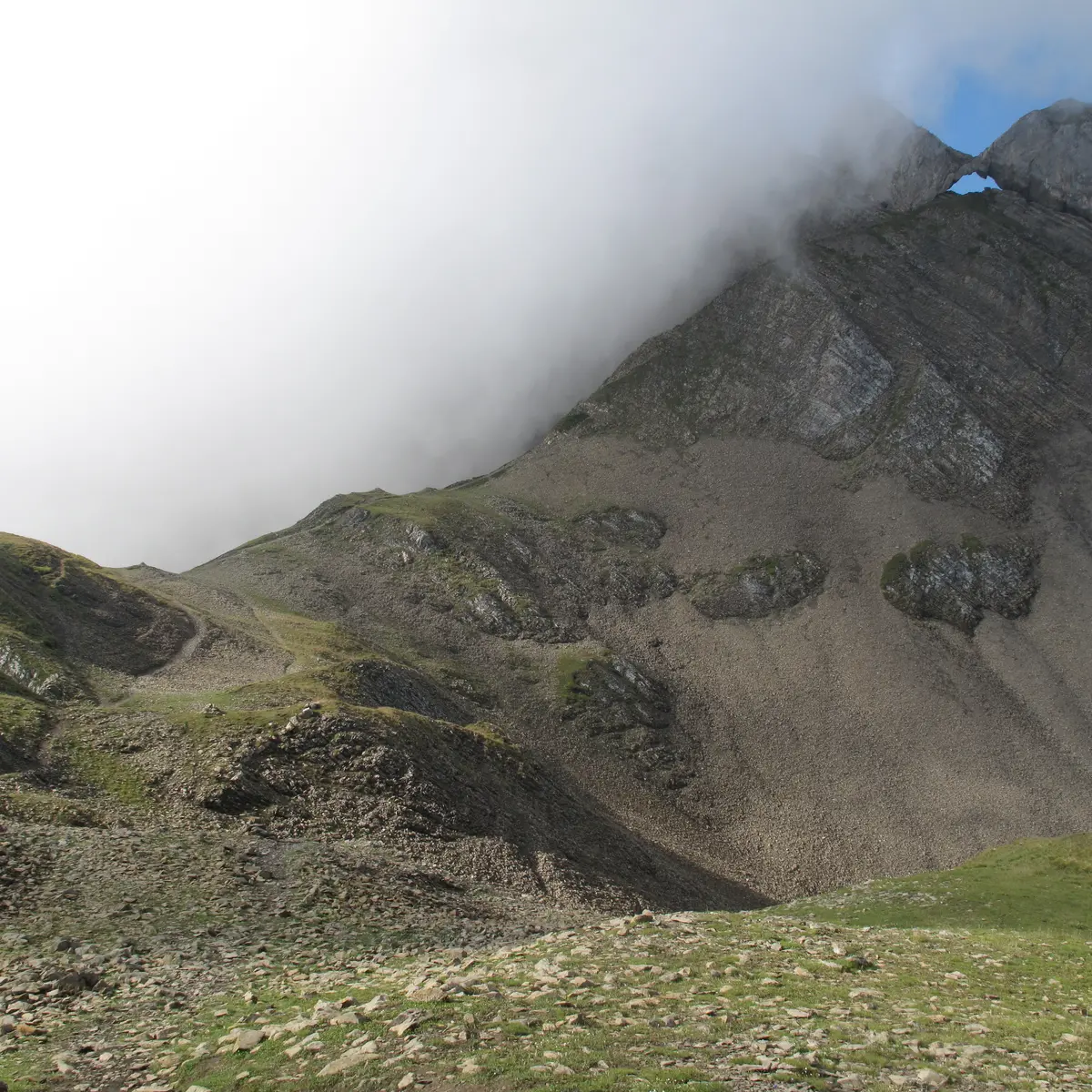 Sommet de la combe de Paccaly et le Trou de la Mouche