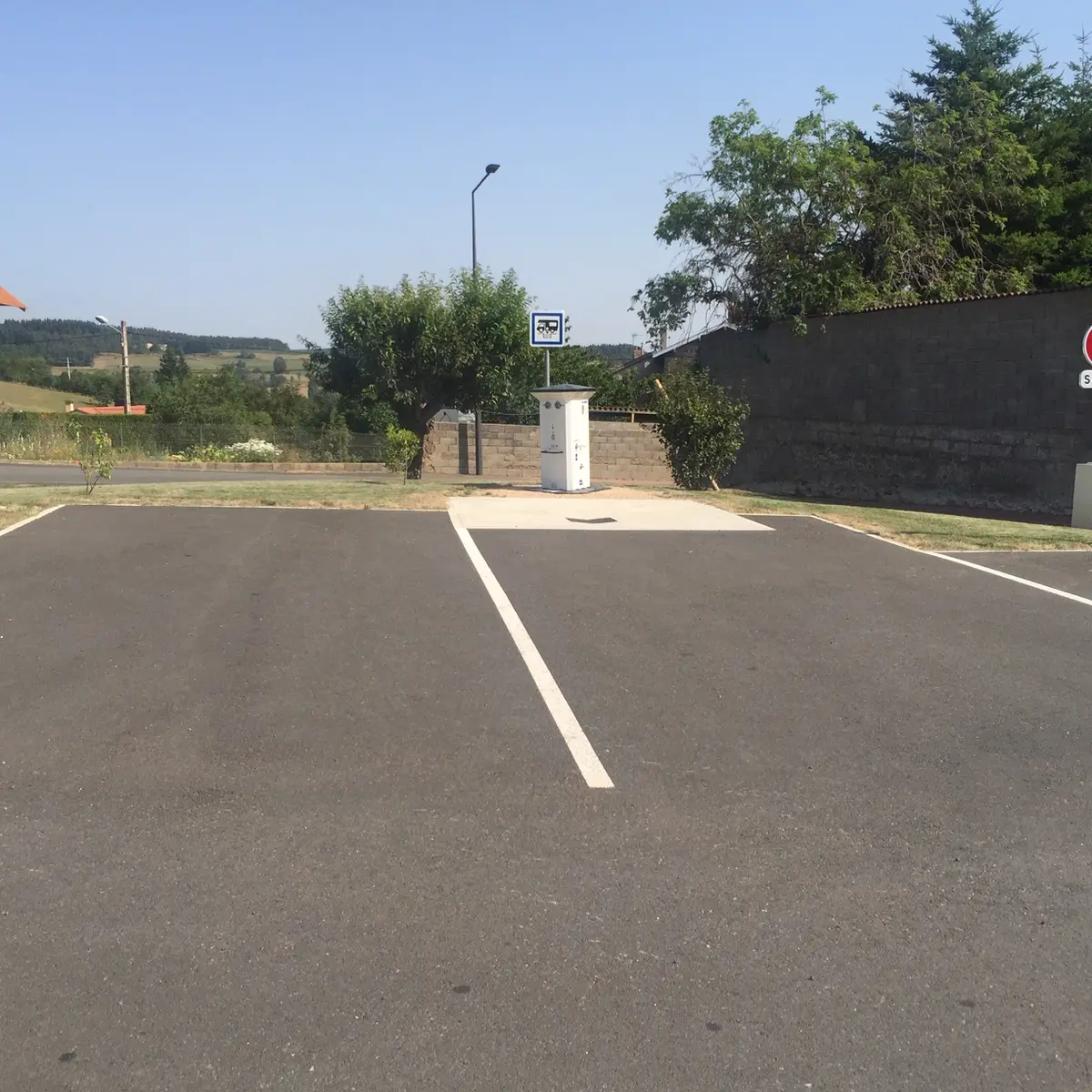 Aire de Services et de stationnement Camping-car