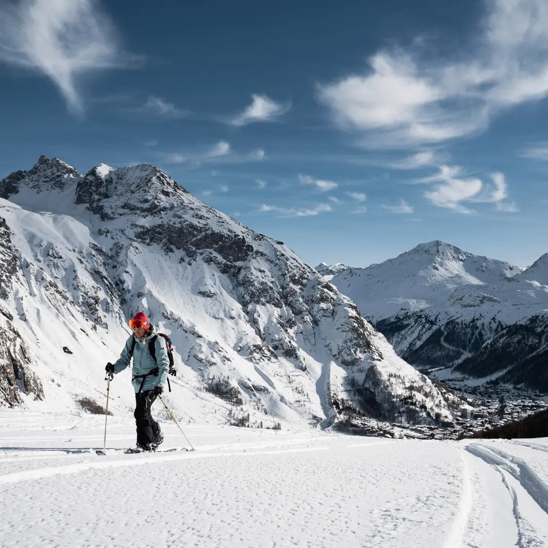 Lucy Paltz en ski de rando - Itinéraire Brinzeï