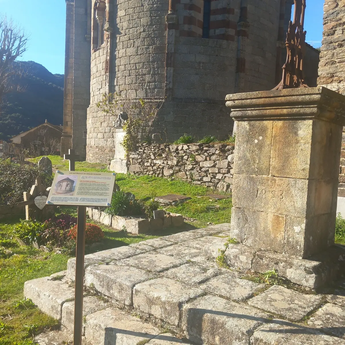 Table d'interprétation sur les matériaux de l'église