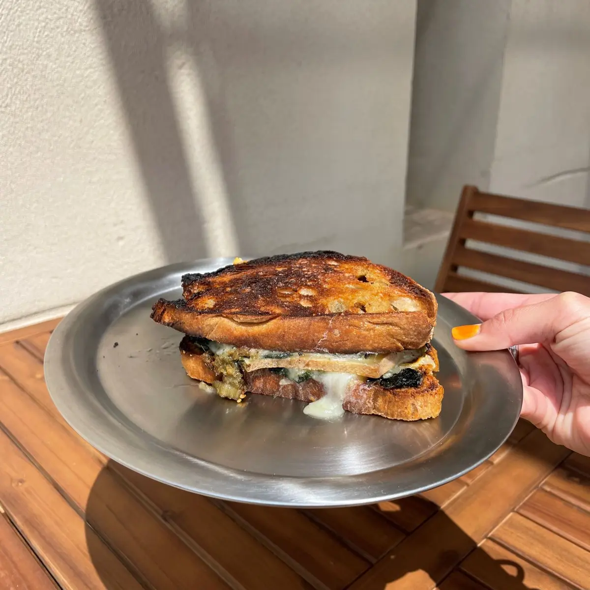 sandwich chaud pain grillé fromage fondu