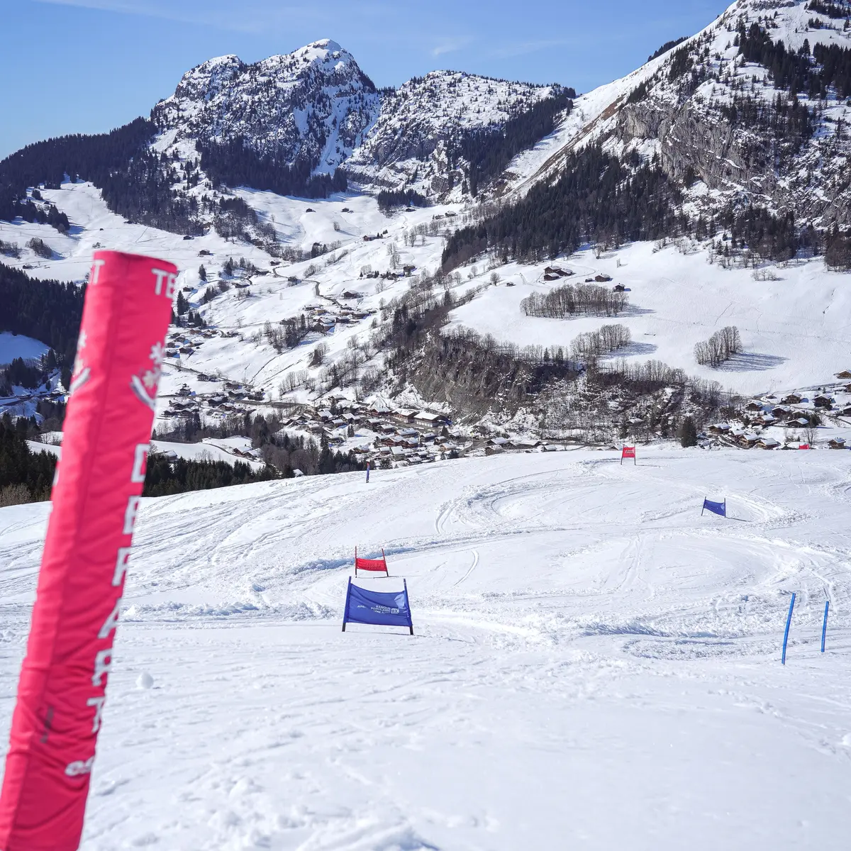 Kind im Slalom Alpina Watches ESF Expérience_Le Grand-Bornand