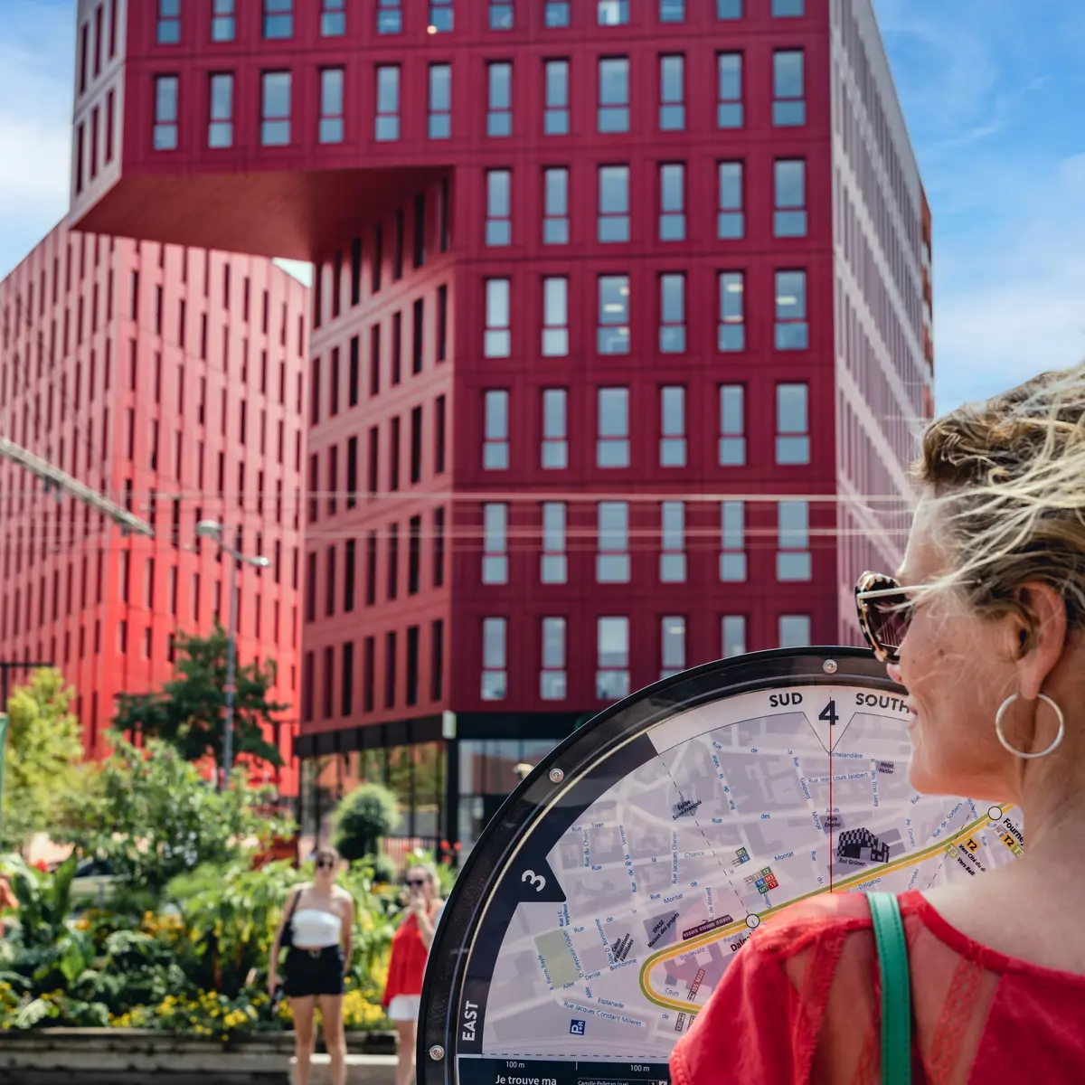 Parvis de la gare de Châteaucreux / Îlot Poste-Weiss Banc d'essai (BIDSE 2019) : Le Gouvernail, Design : Matthieu Audebaud – Sébastien Noll / Entreprise: vOOg
