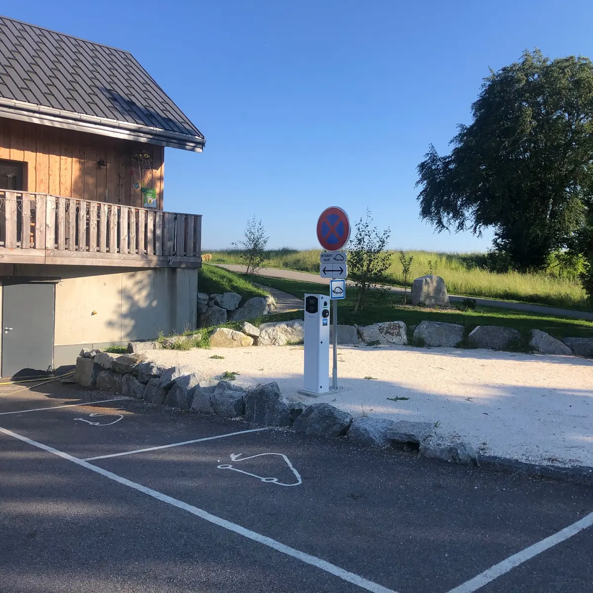 Parking borne  recharge voiture électrique