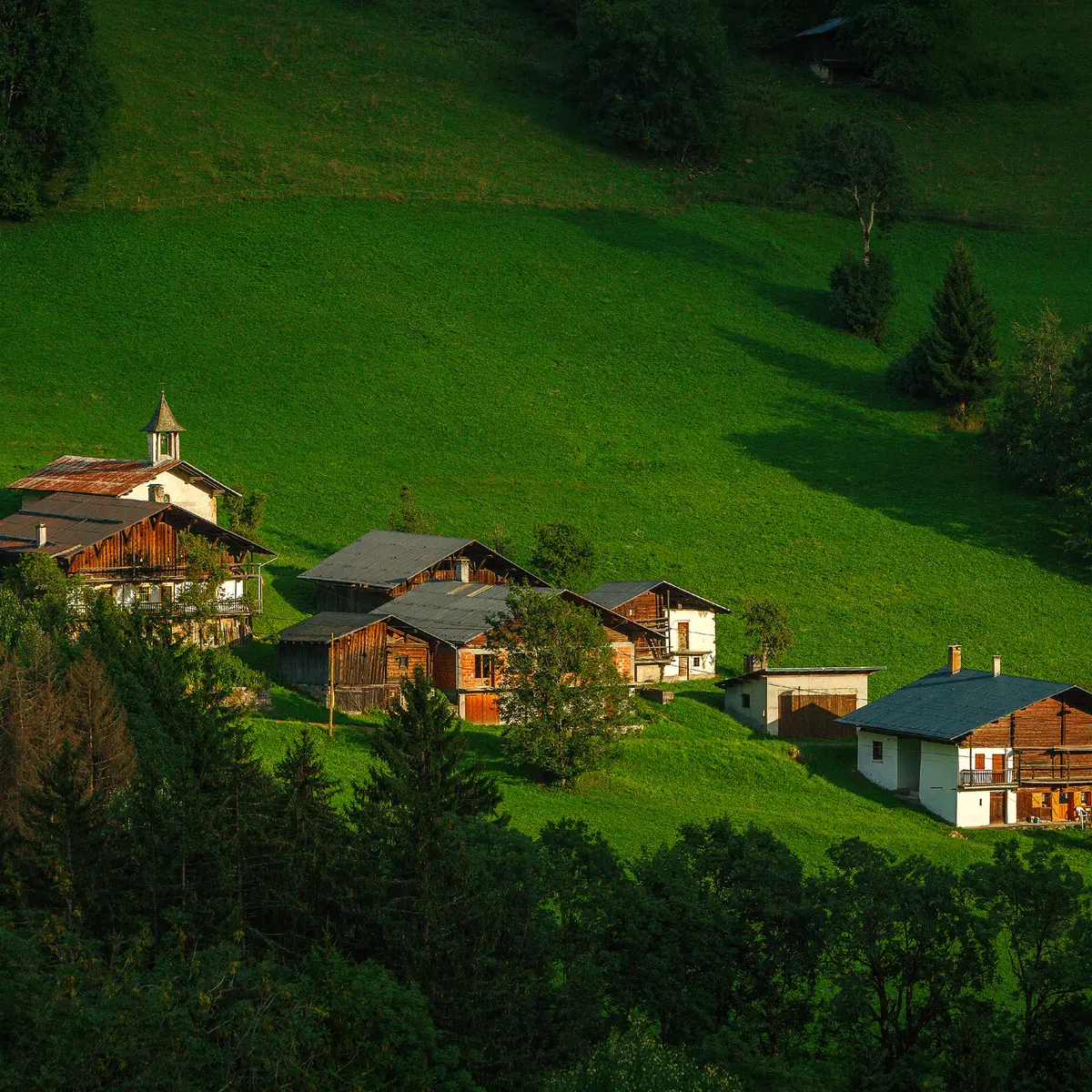 Le hameau de Saint Sauveur dans la vallée d'Hauteluce