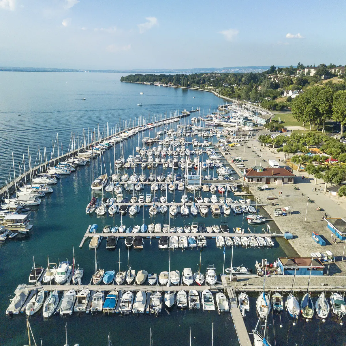 Vue aérienne du port de Rives