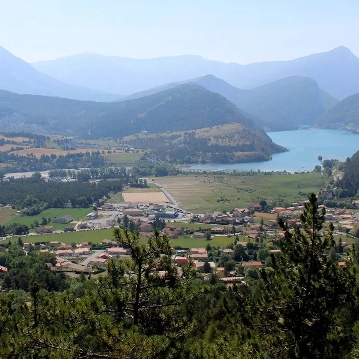 Saint André et le lac de Castillon