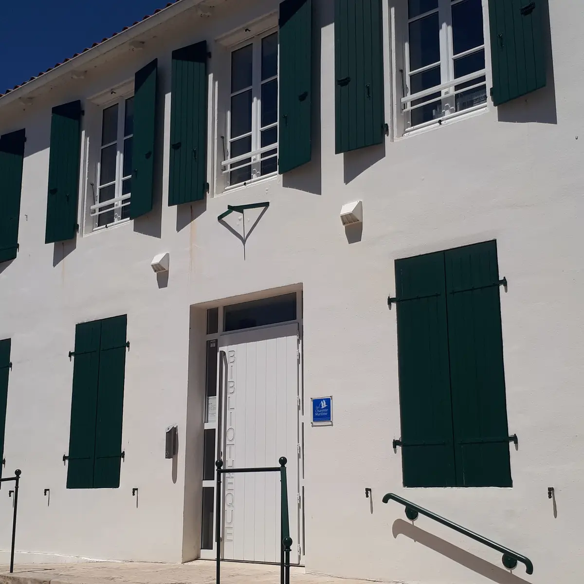 Entrée de la bibliothèque