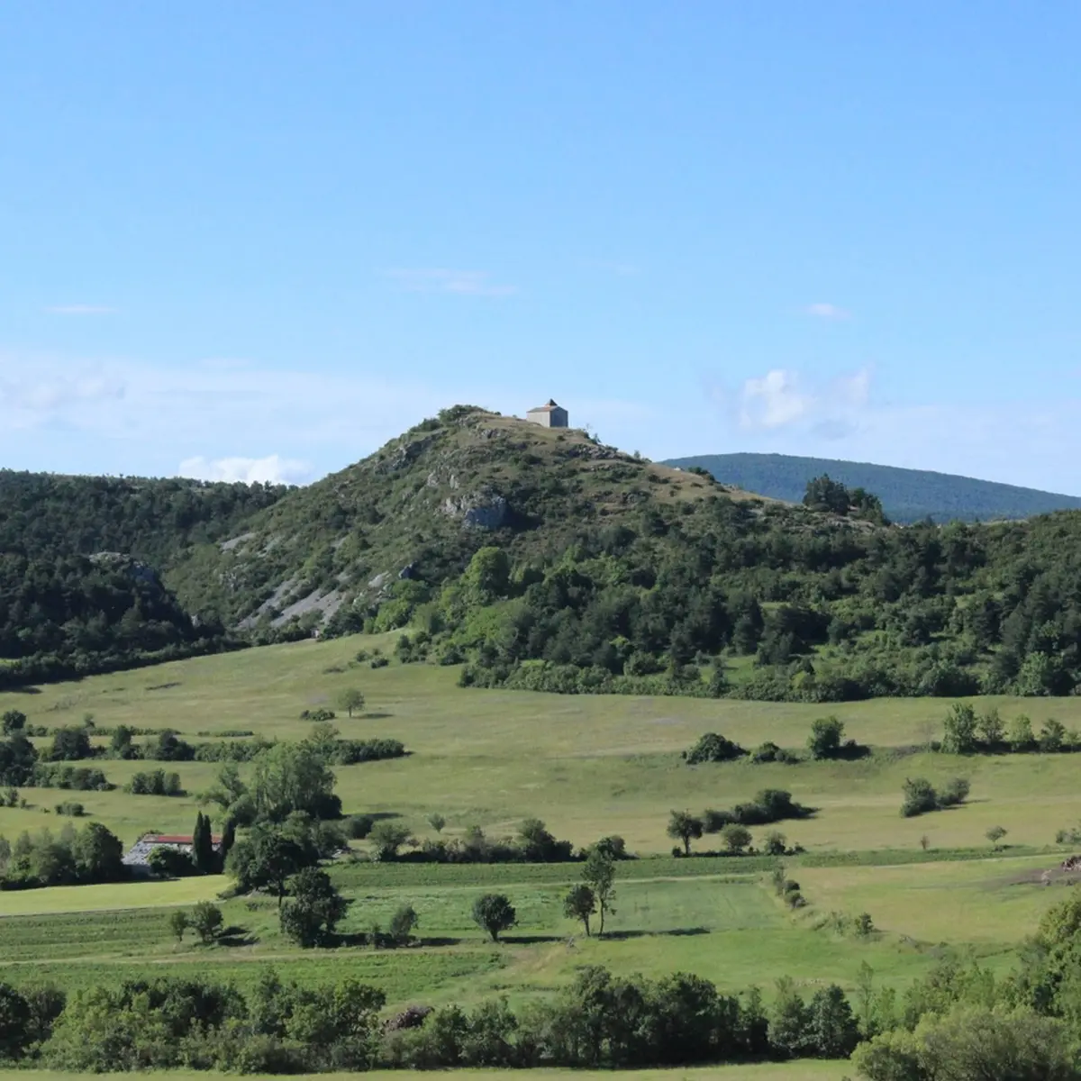 La chapelle Saint André sur son monticule