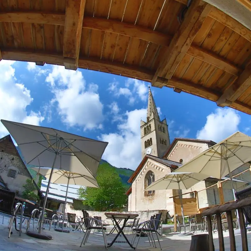 ou manger centre village église