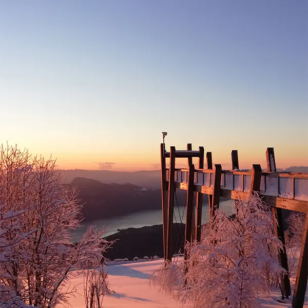 Belvédère du Revard sous la neige, au crépuscule