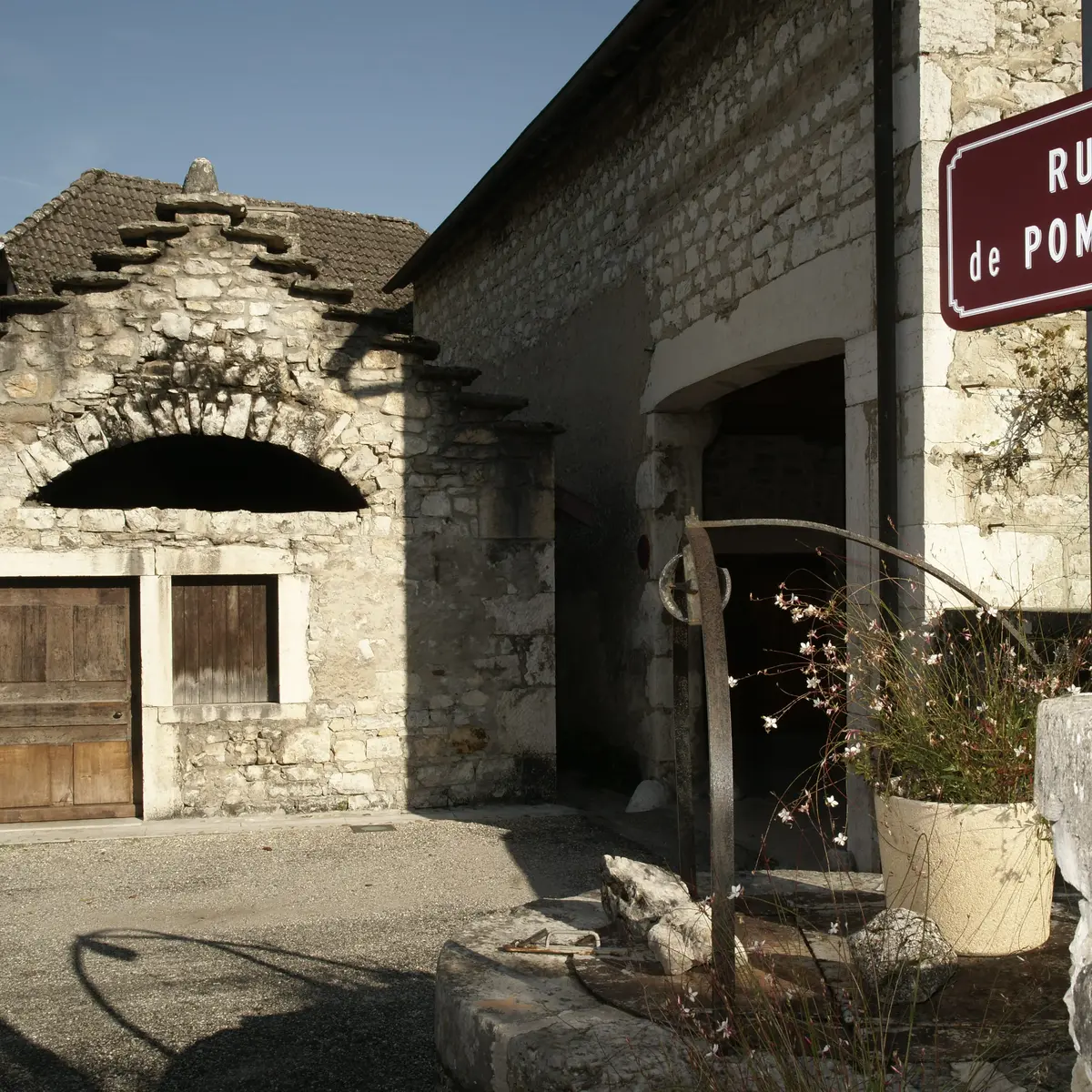village typique pierre flaxieu