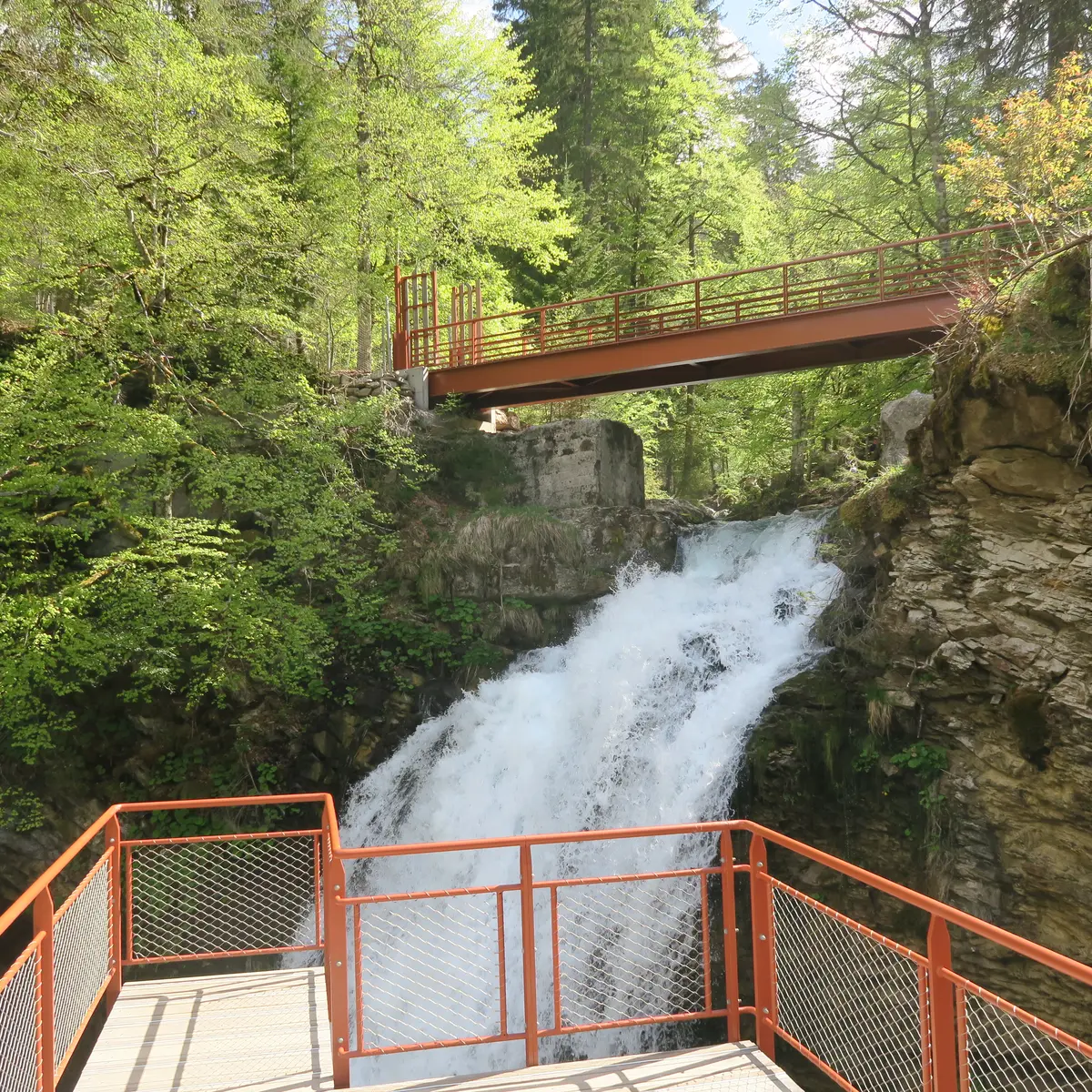 Cascade d'Ardent et la plateforme d'observation