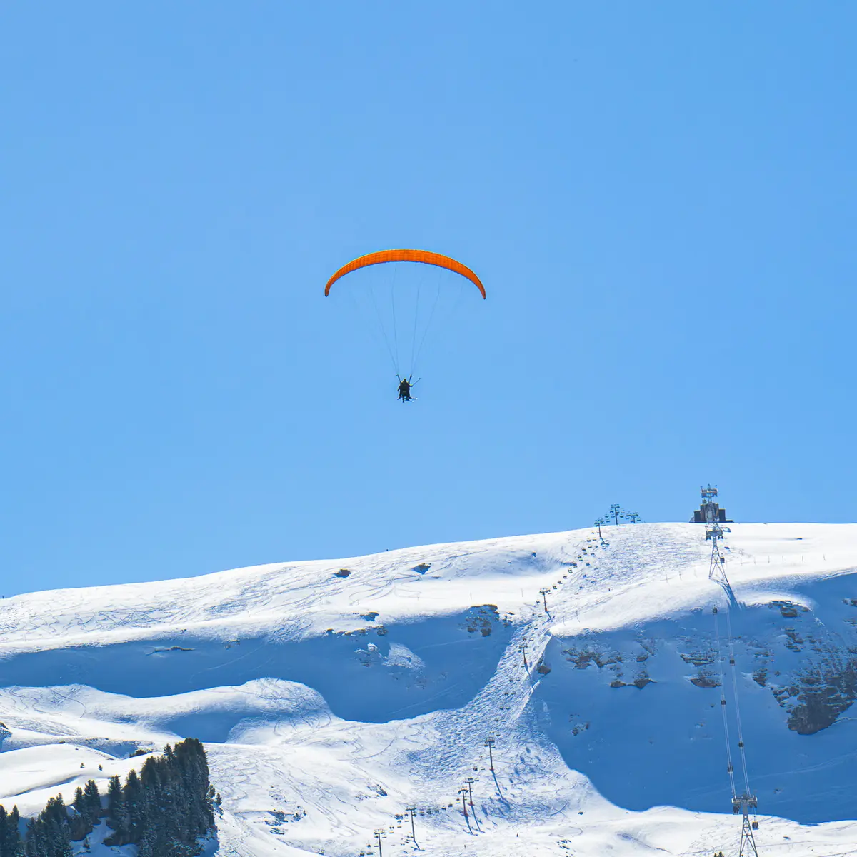 Vol biplace avec les Grandes Platières en toile de fond