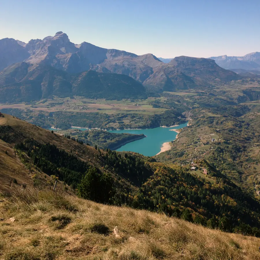 Vue d'Aspres-les-Corps sur le Lac du Sautet