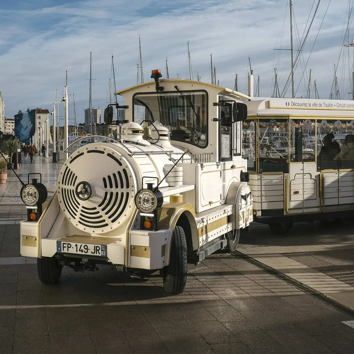 Sur le port de Toulon