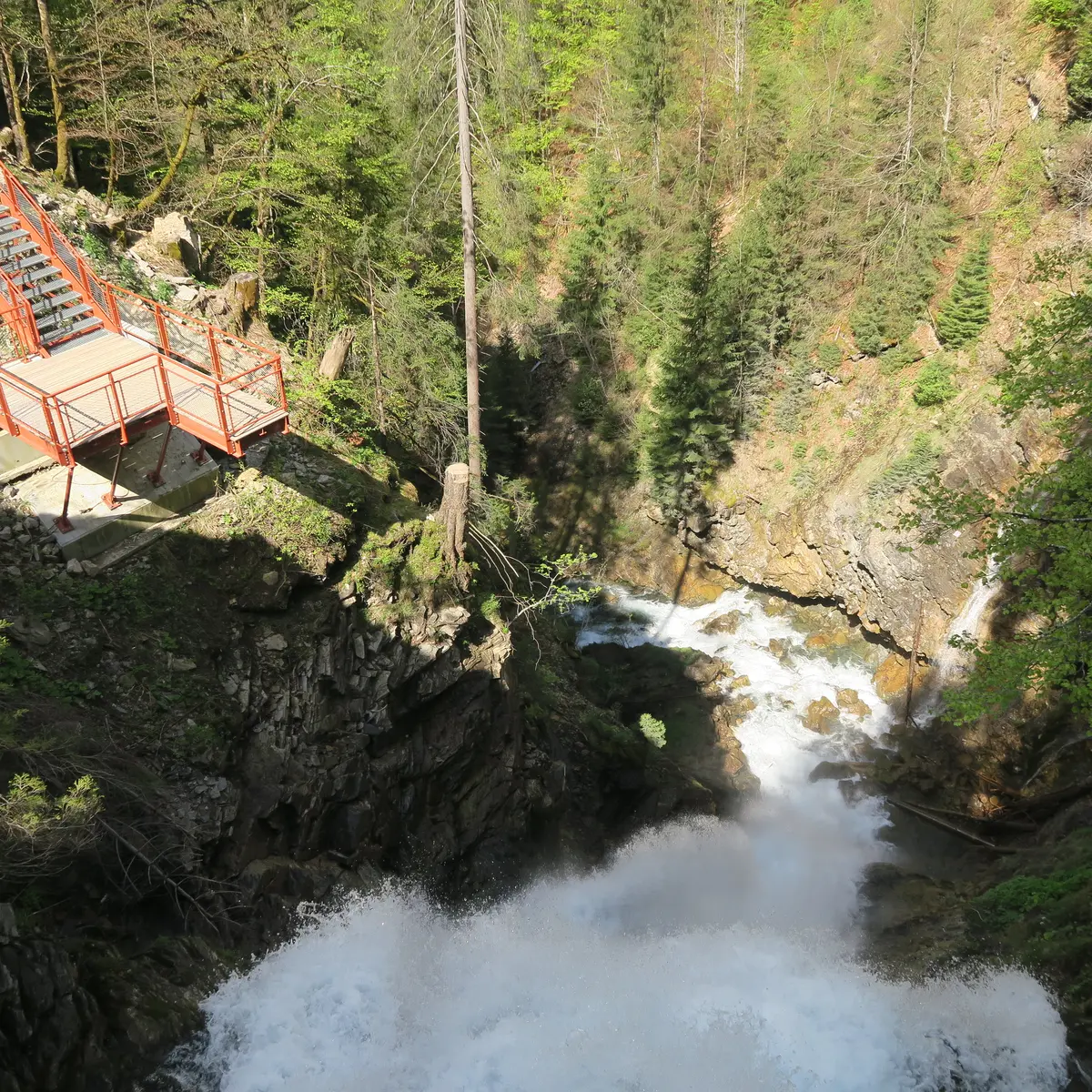 Cascade d'Ardent depuis le pont en amont