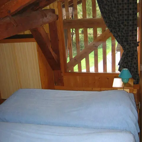 Vu de la chambre sur 2 lits simples