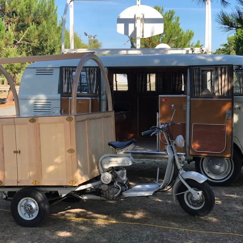 Van et tricycle à moteur