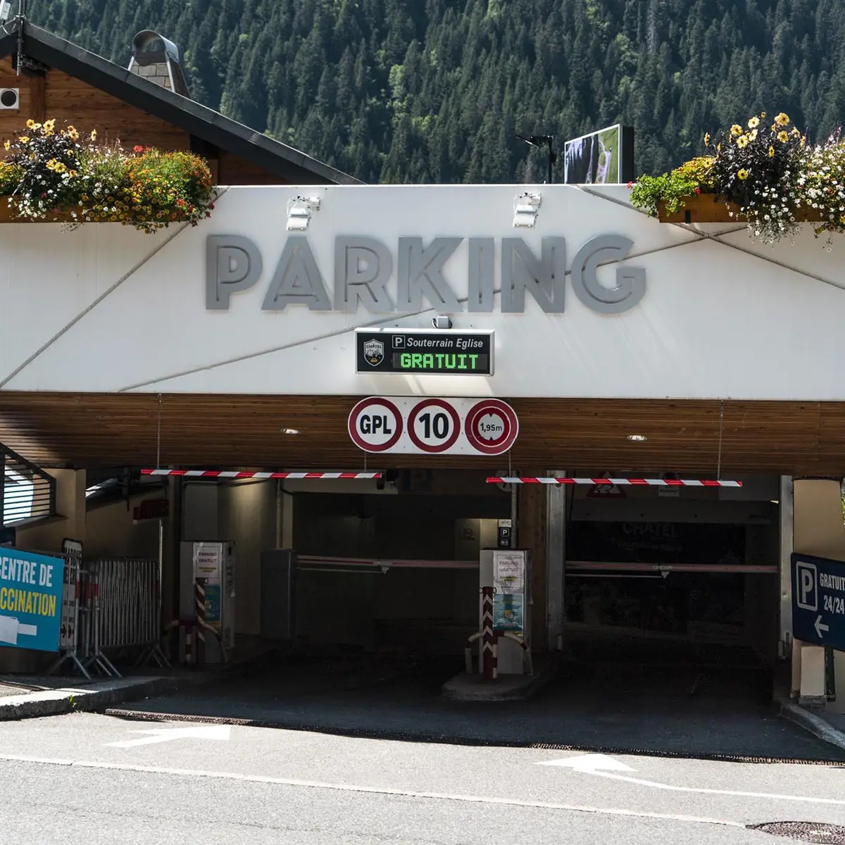 Entrée du parking souterrain de l'église
