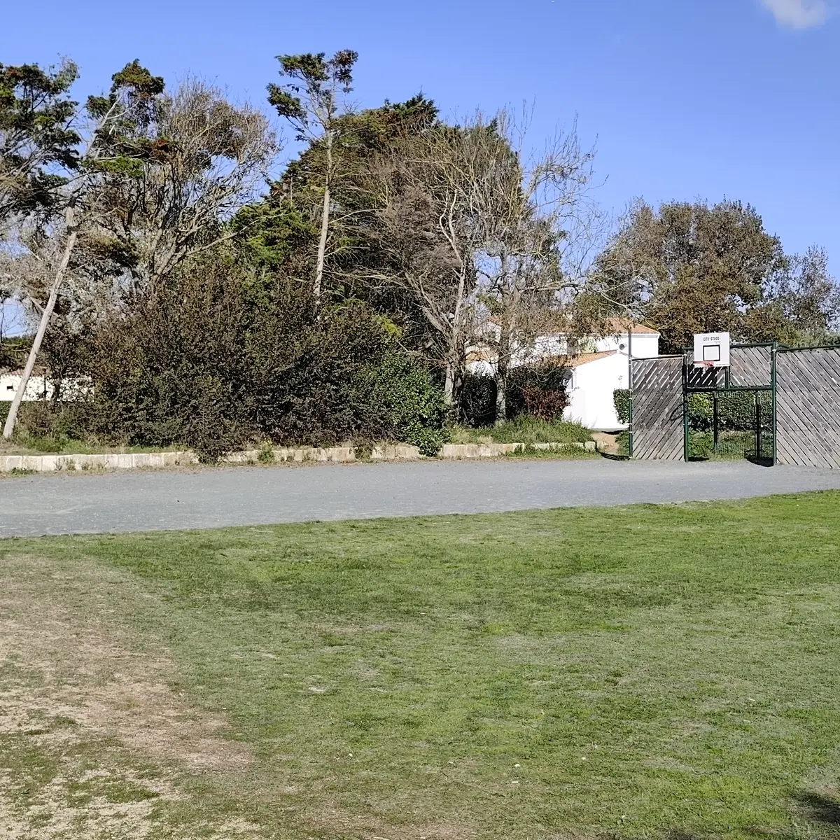 Terrain multi sport, basket, foot...