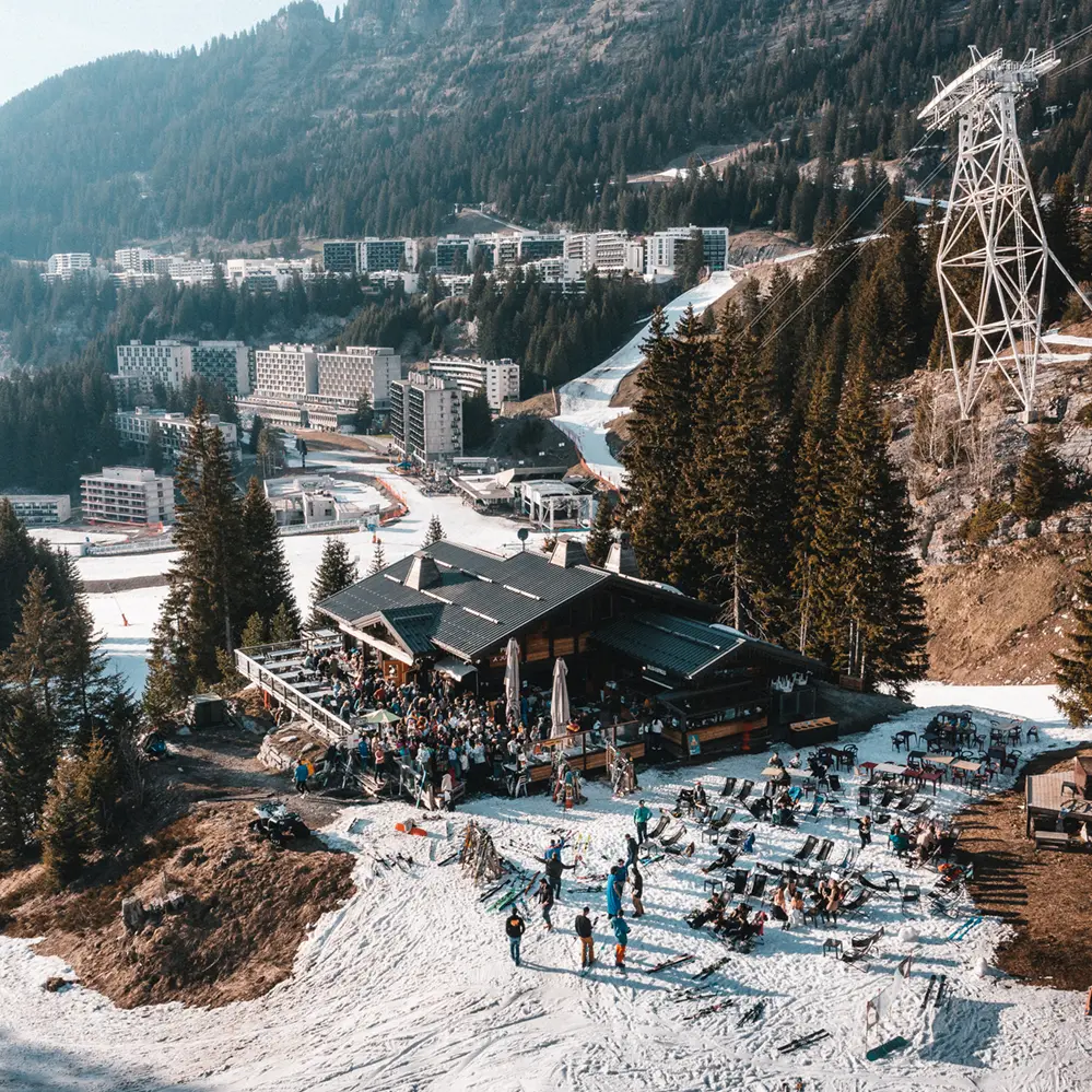 Devanture et vue sur le restaurant