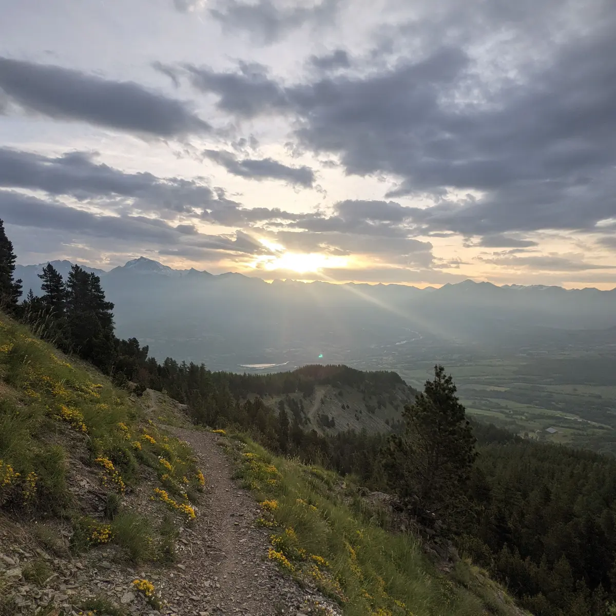 Vue sur le vieux Chaillol à la descente du parcours n°9