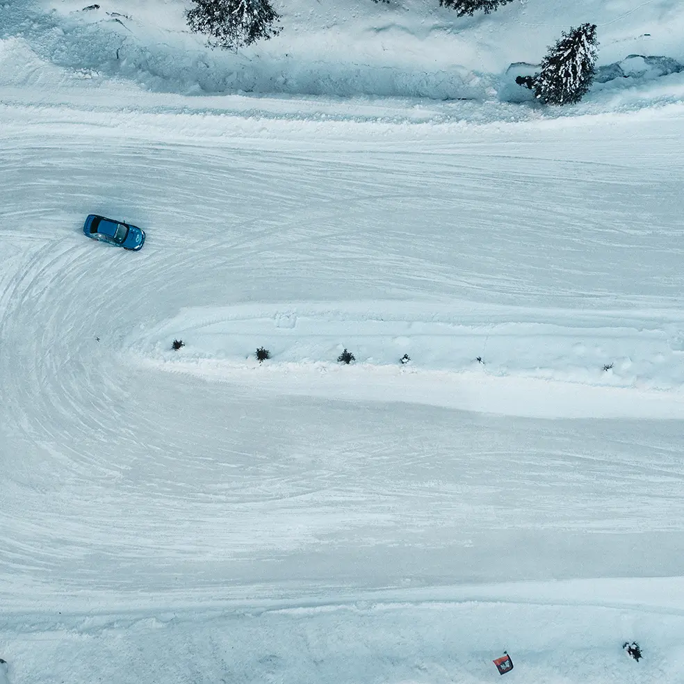 Vue aérienne du circuit de conduite sur glace
