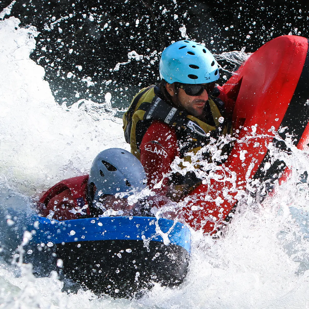 Hydrospeed LOISIRS-SPORTS-AVENTURES-PASSY-CHAMONIX-Adventures Payraud Session Raft ©