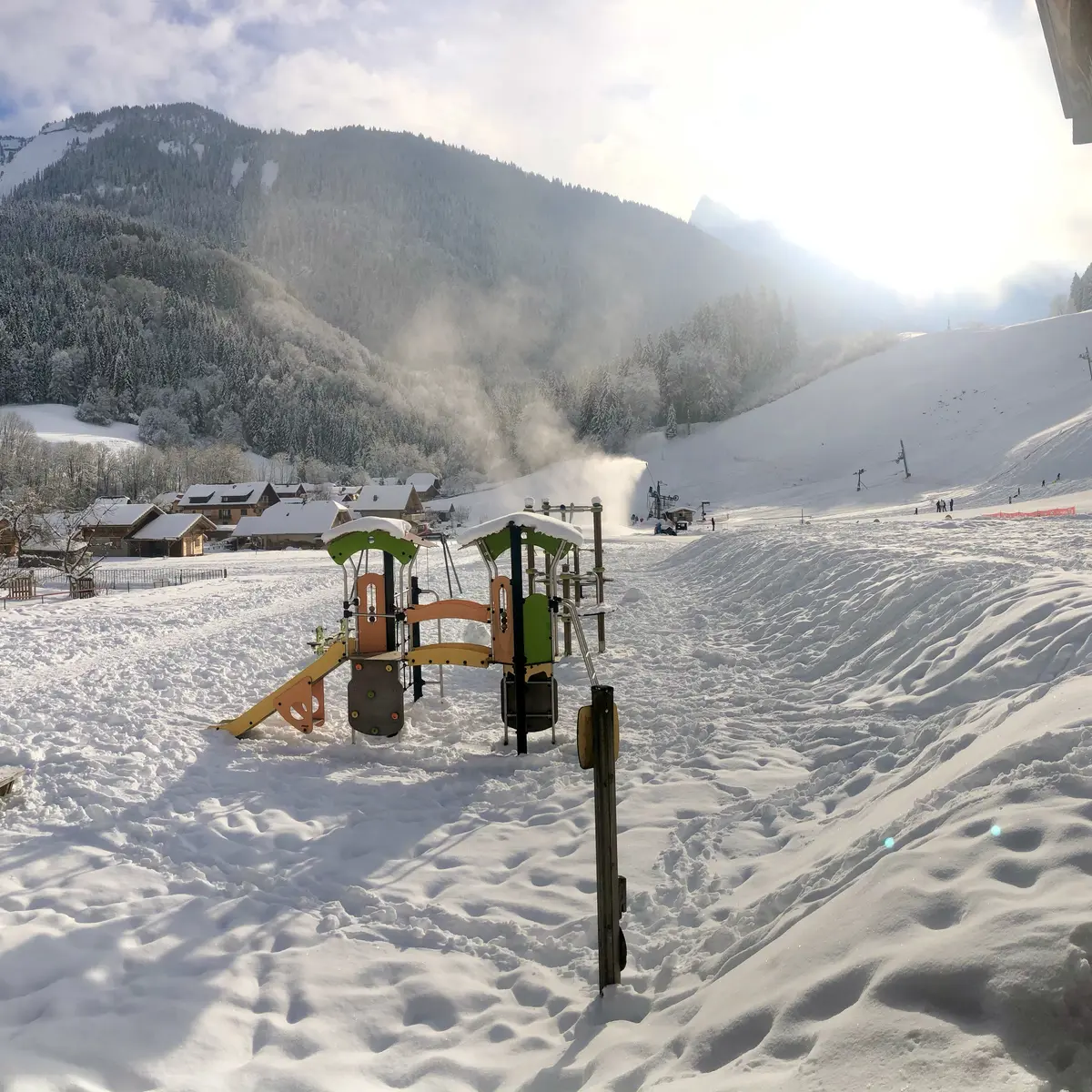 Lever de soleil sur les pistes