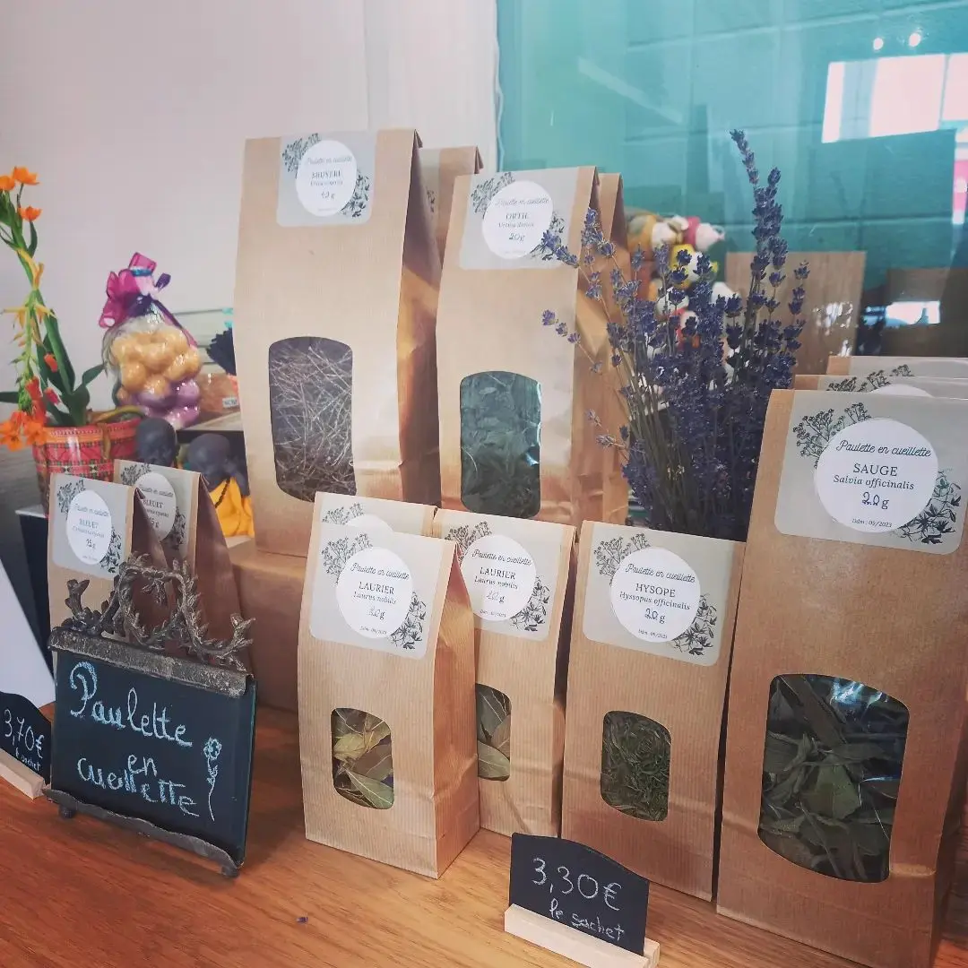 Paulette en cueillette - Productrice de plantes médicinales et aromatiques