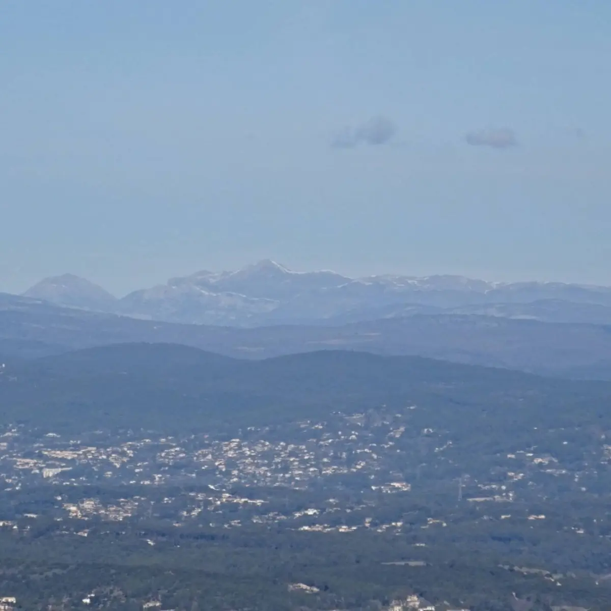 Panorama sur le massif de l'Estérel et l'arrière-pays grassois