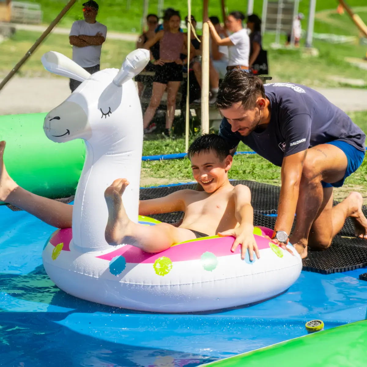 L'animateur prêt à pousser la bouée