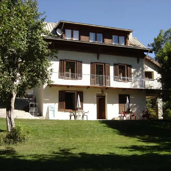 View of the house with ground floor flat, terrace, garden, garden table, vegetation