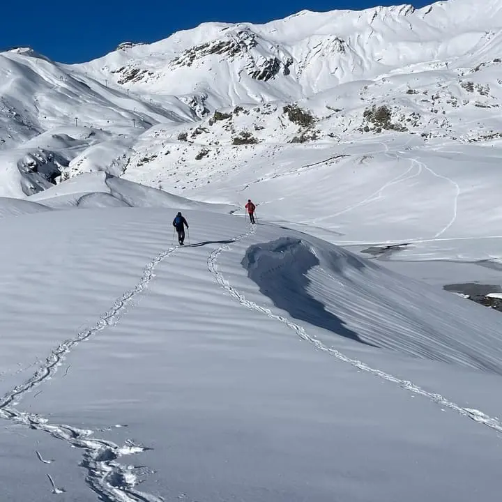 Raquettes avec les accompagnateurs en montagne_Orcières