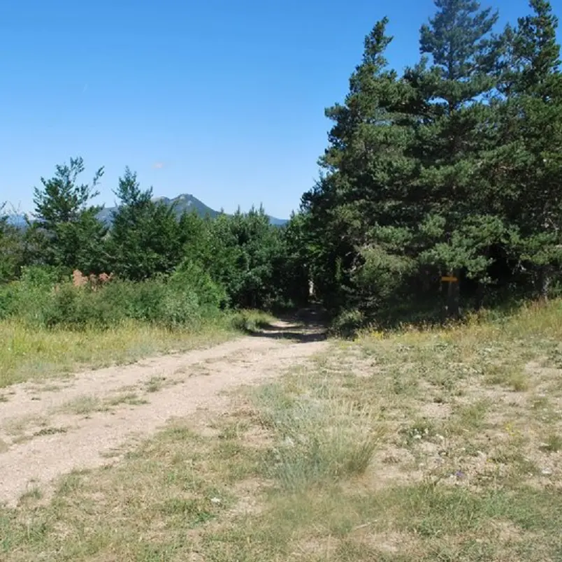 En direction du Bonnet Rouge depuis le Col des Trousses