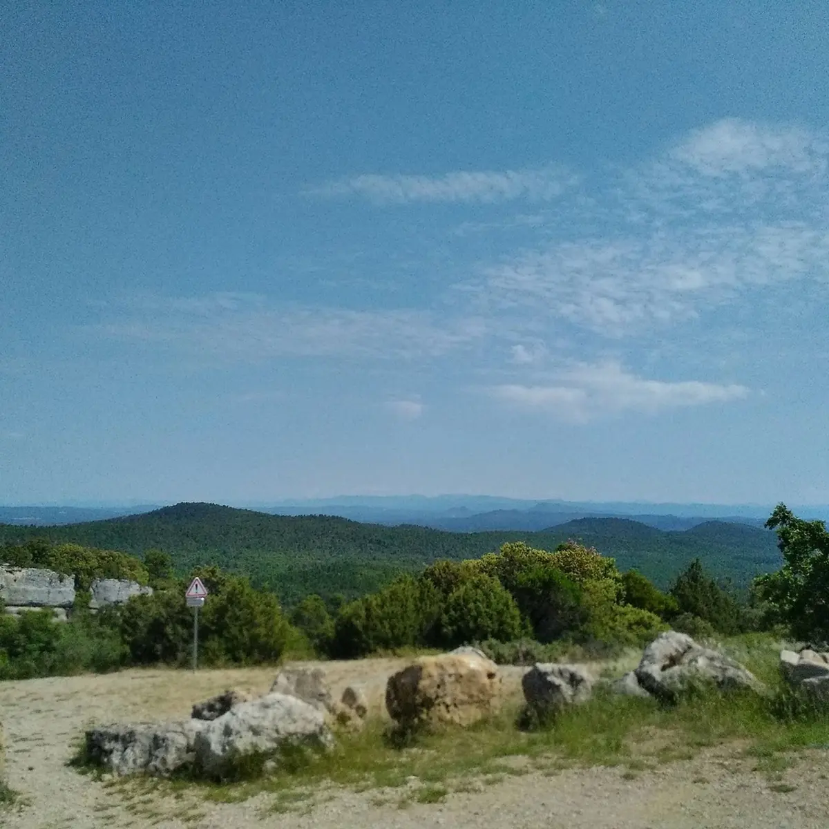 Point de vue panoramique sur la forêt domaniale de Mazaugues