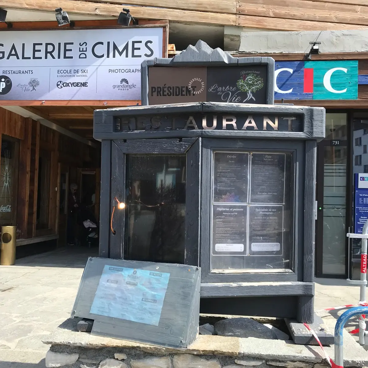 Entrée Galerie des cimes_Oxygène Ski Shop