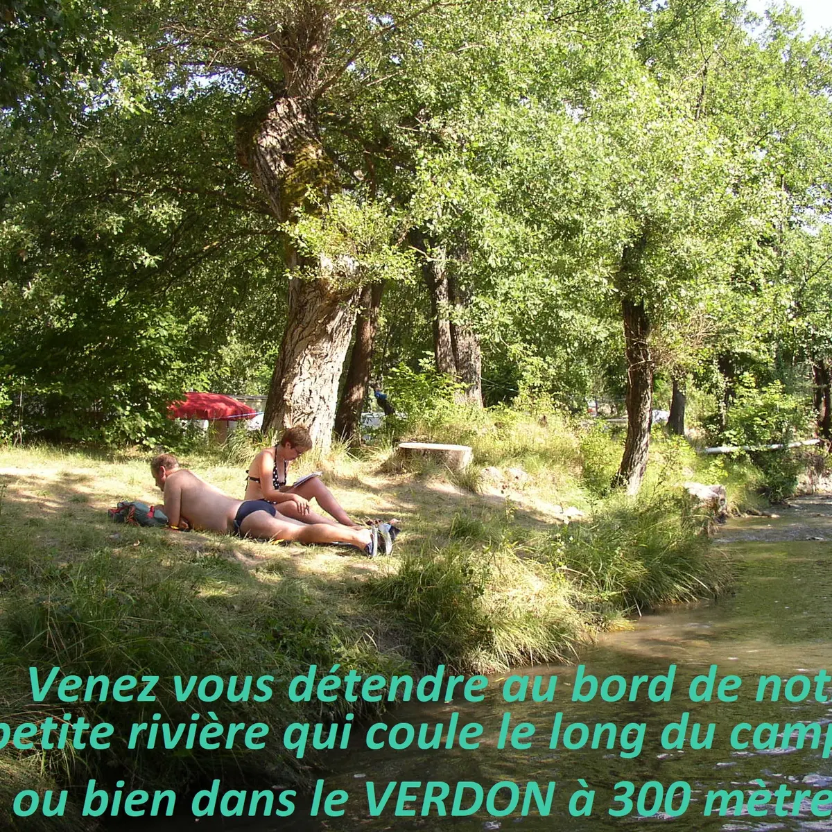 Petite rivière le long du camping