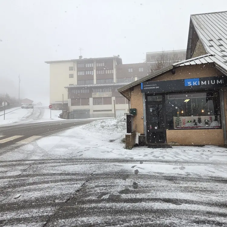 Location de skis, skis de fond, snowboard, raquettes, luge à St Léger