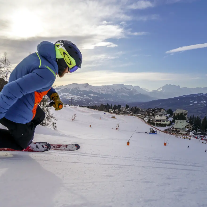 Ski alpin à la station-village de St Léger-les-Mélèzes