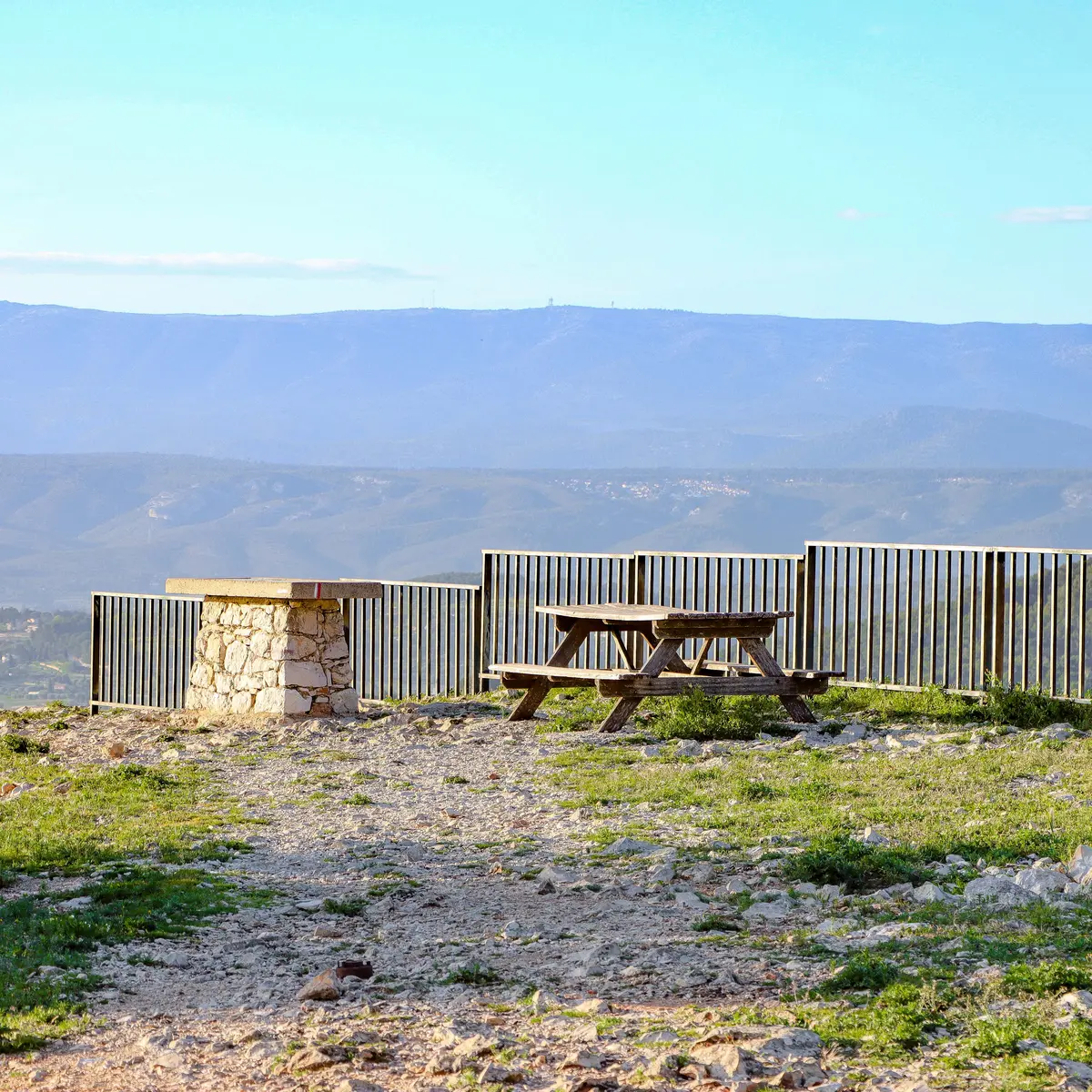 Randonnée sur le sentier du Belvédère dans le Massif du Gros Cerveau_Sanary-sur-Mer