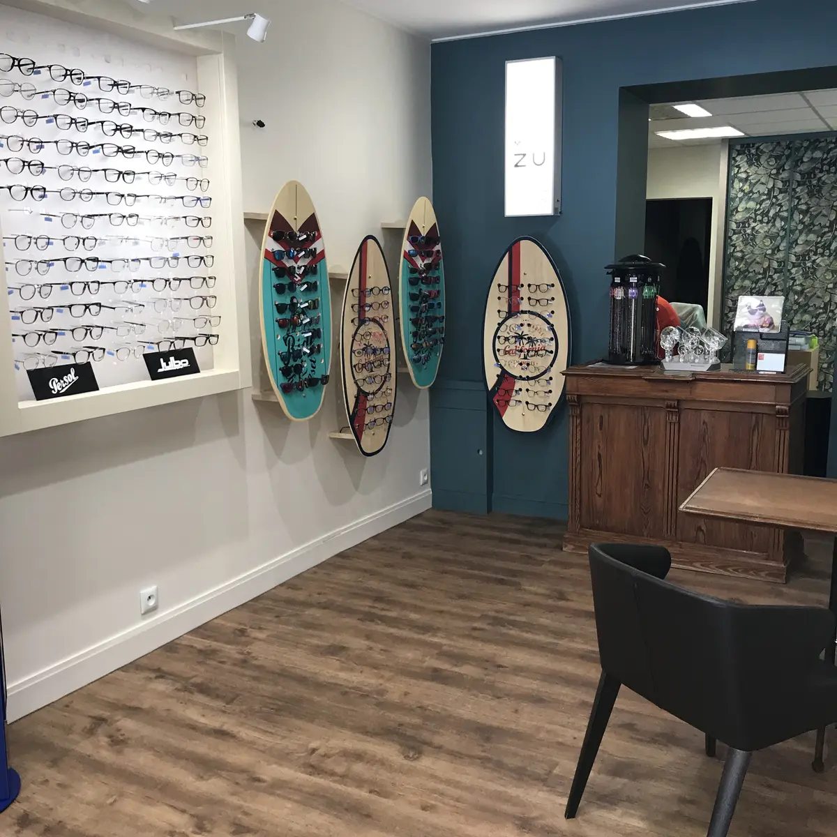 A deux pas du port Optique Ré vous accueille toute l'année