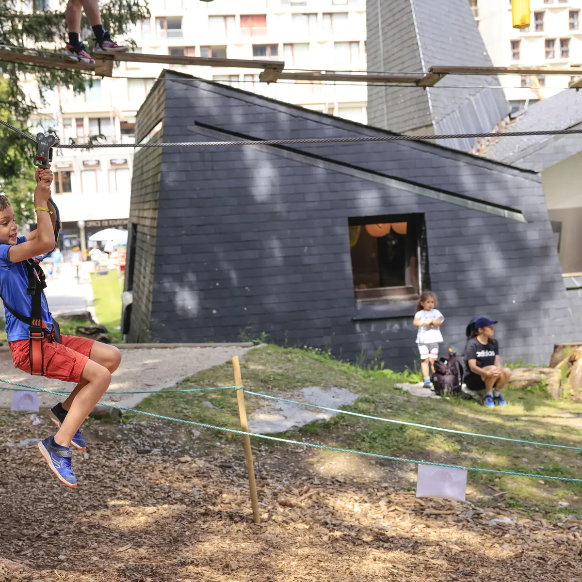 La tyrolienne de parcours accro-kids