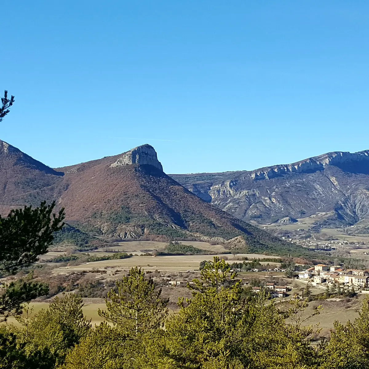Vue sur Lagrand et le Montgarde