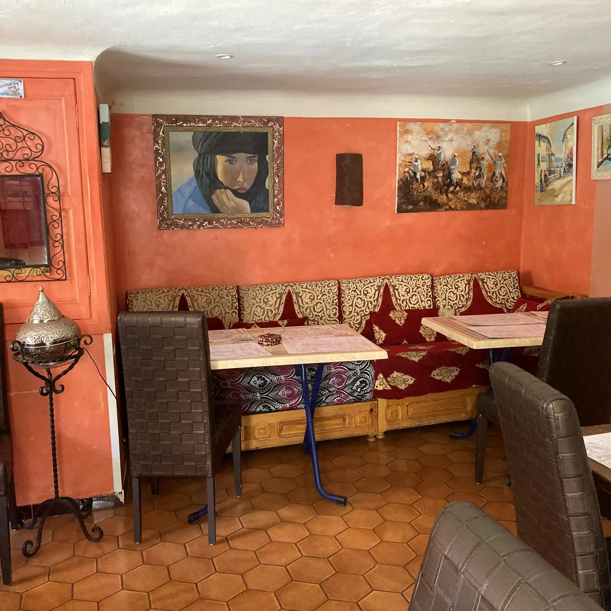 Restaurant room