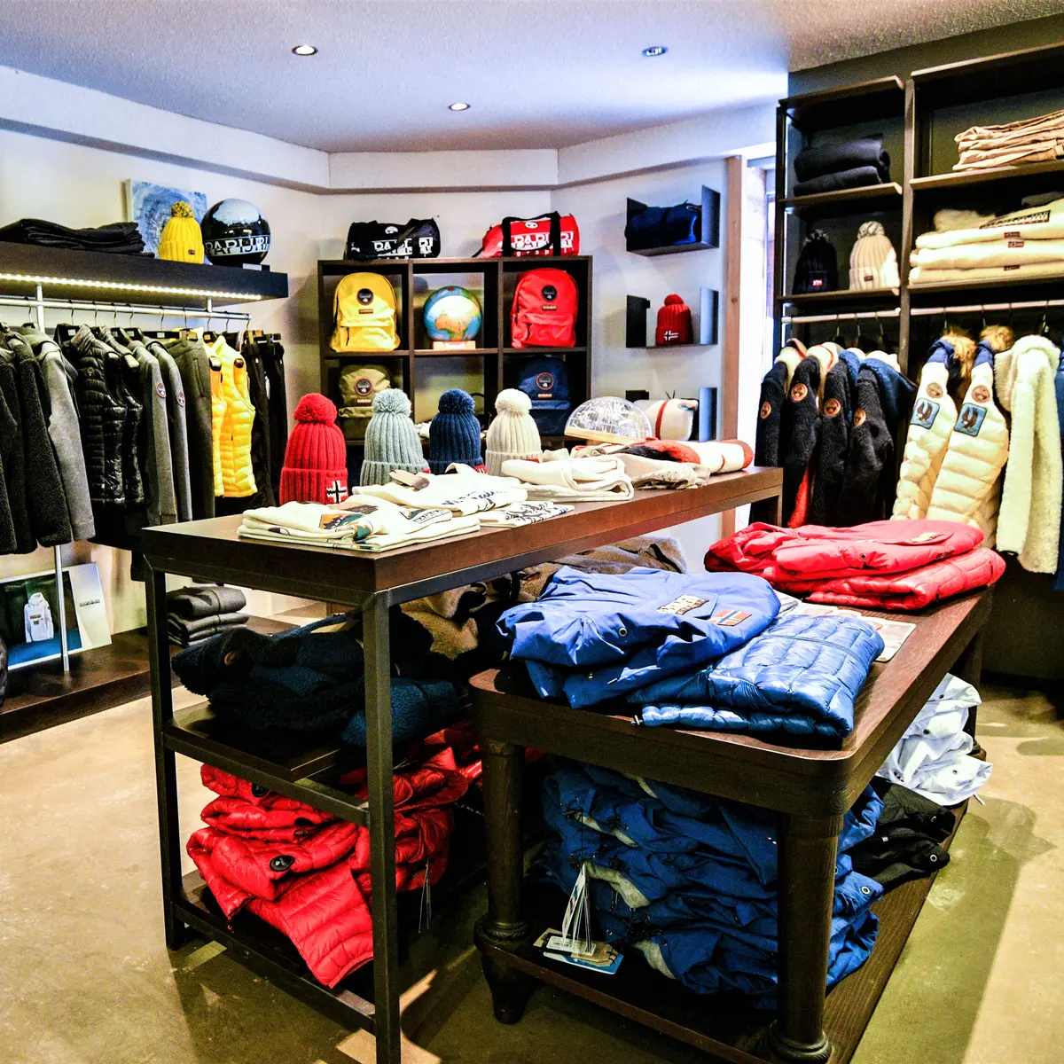 Intérieur commerce 1 _La Poudreuse