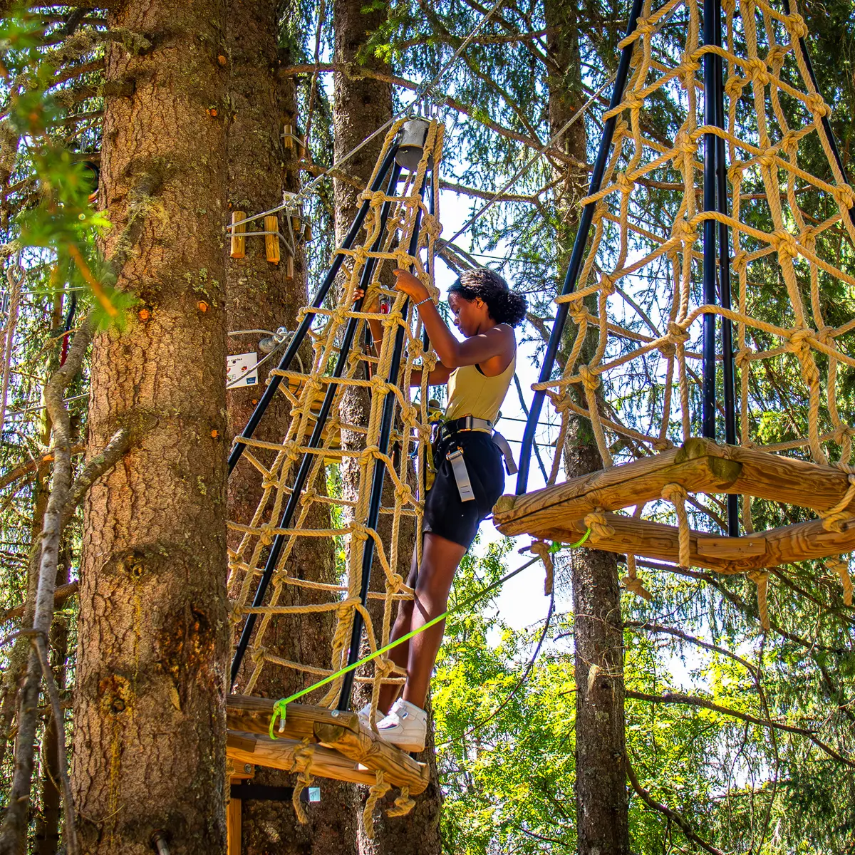 Passage sur des pyramides suspendues