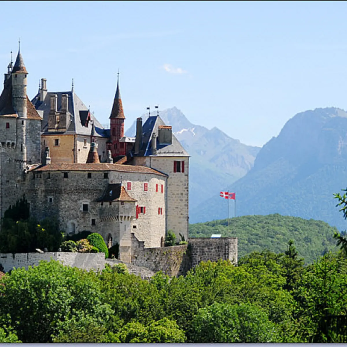 Chateau de menthon vu du Col de Bluffy