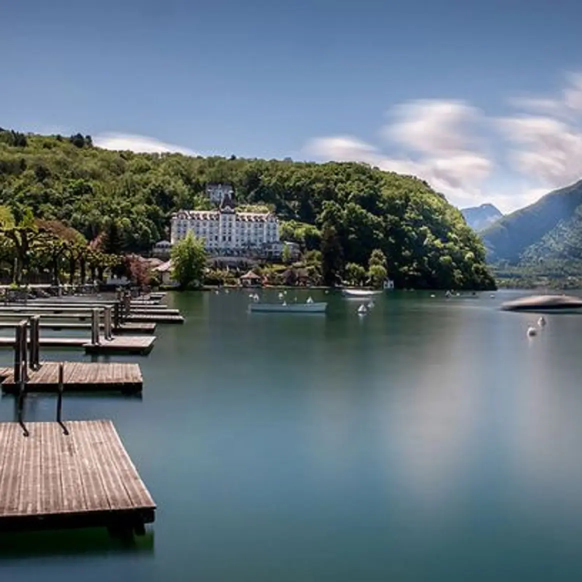Ponton lac Menthon saint bernard
